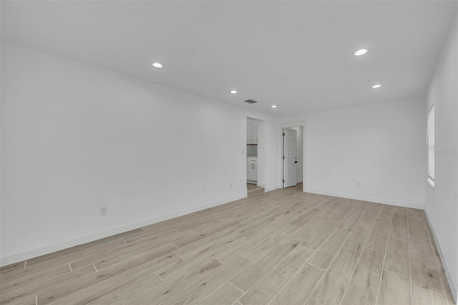 Image 31 of 37 For 1224 Helen Street