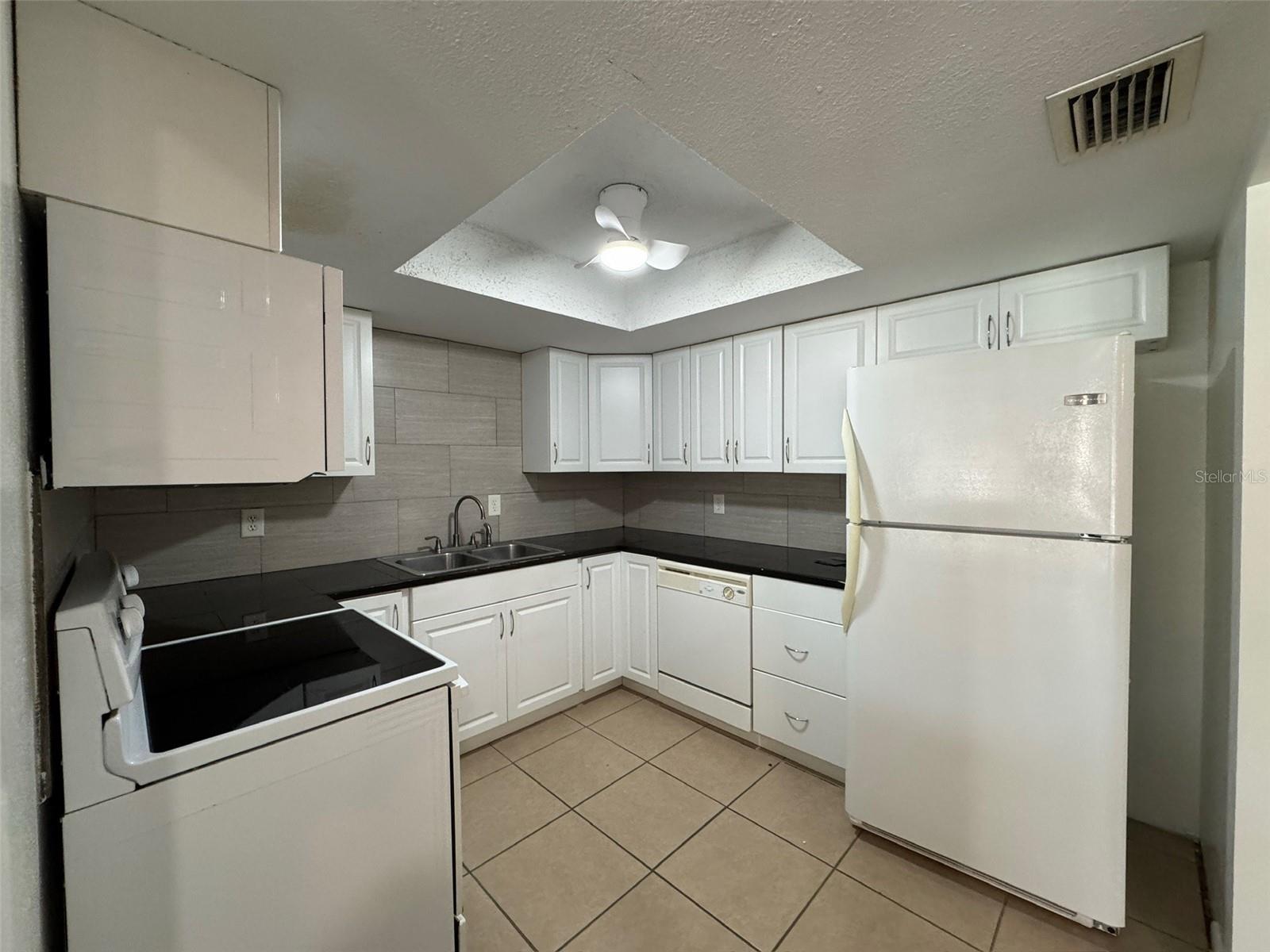 Image 4 of 16 For 568 Bahia Circle B