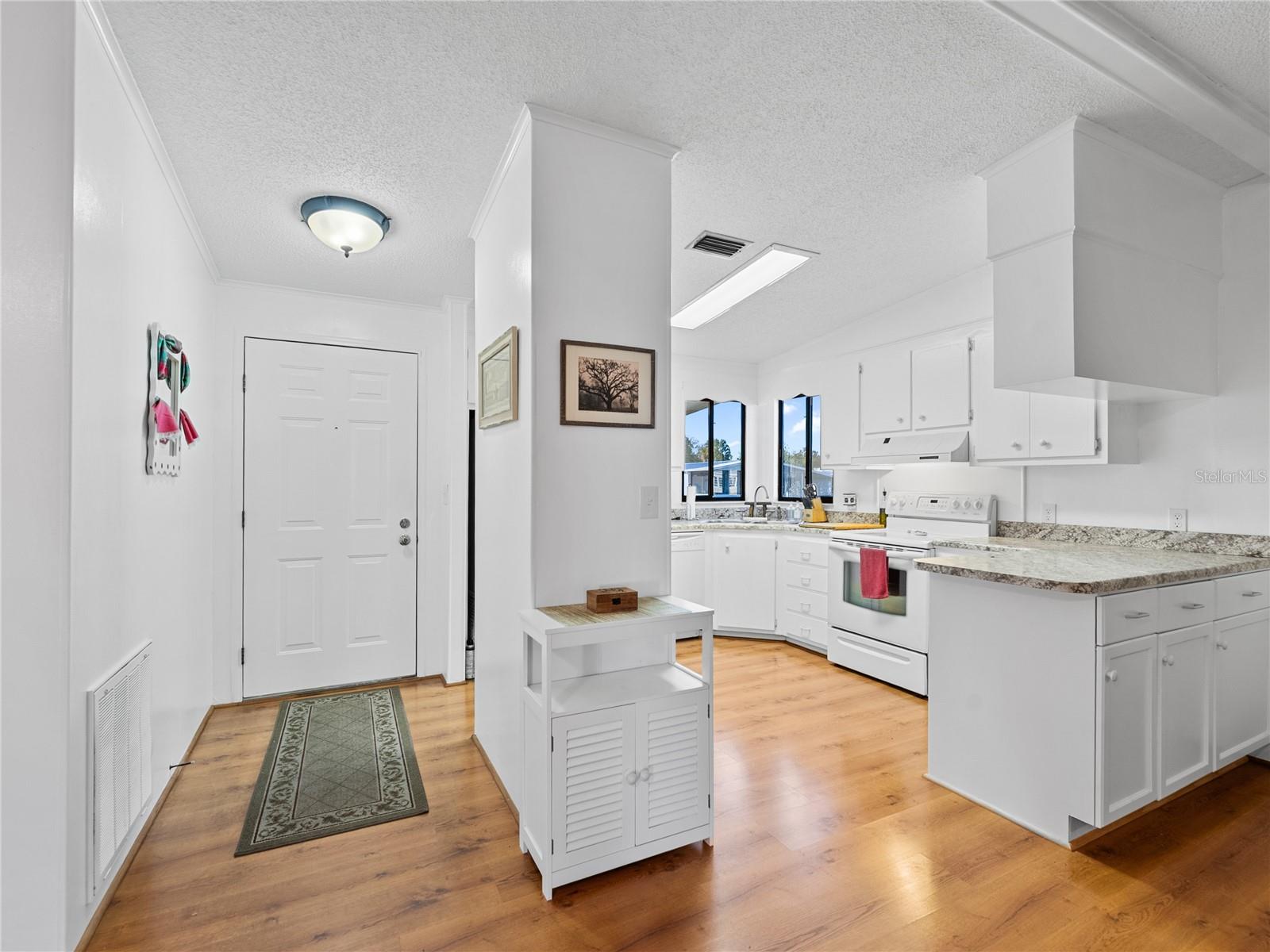 Image 5 of 32 For 1740 35th Circle