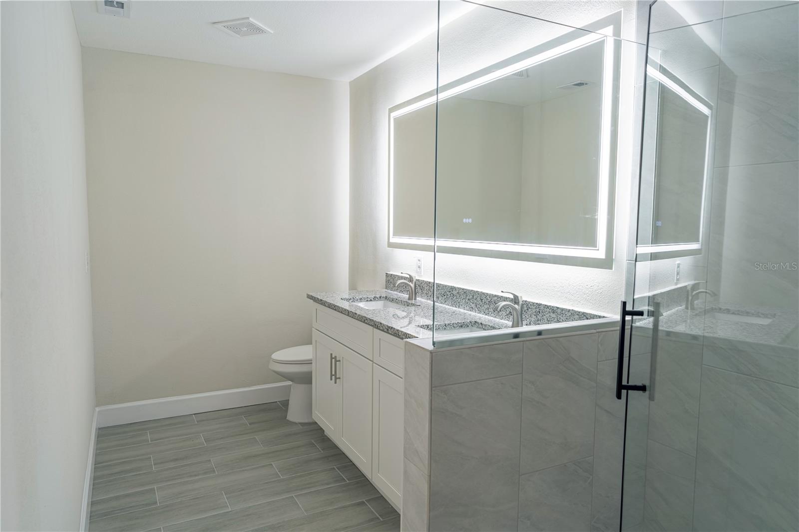 Image 23 of 76 For 515 Bentley Street