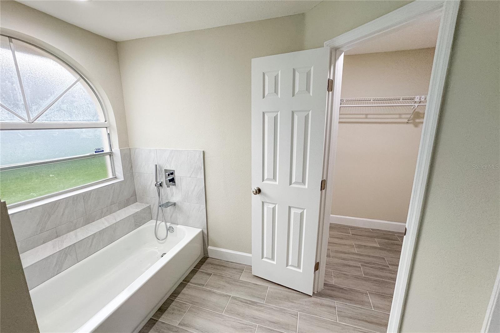 Image 26 of 76 For 515 Bentley Street