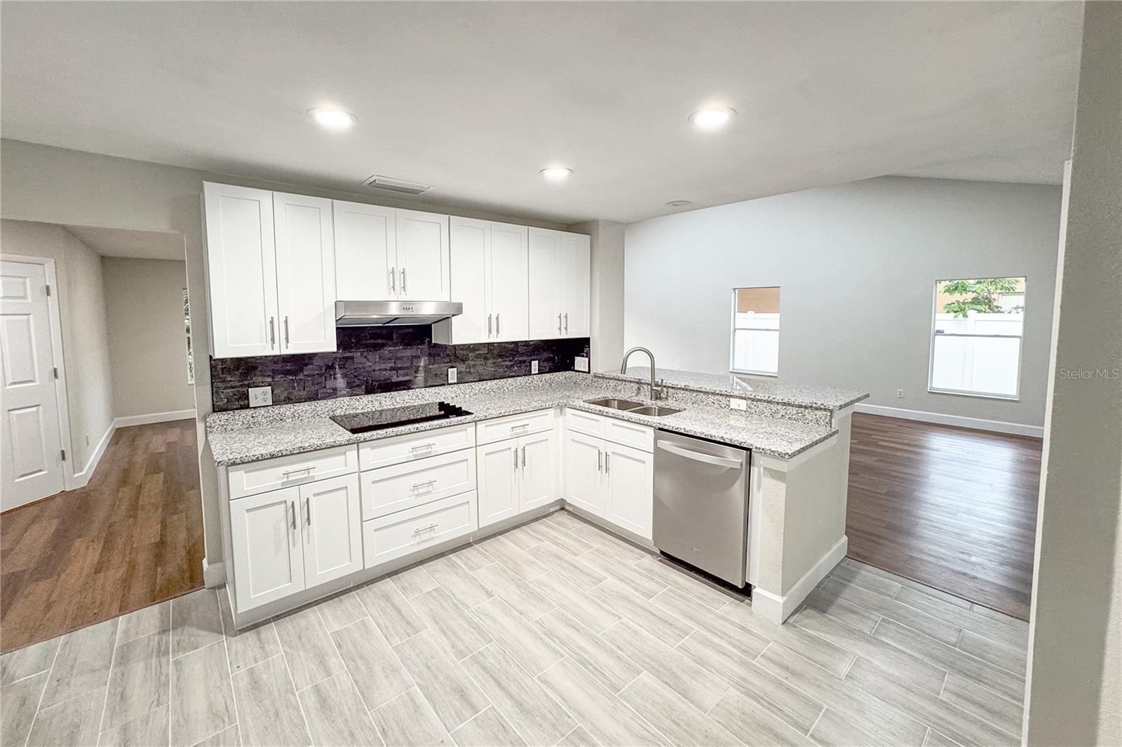 Image 33 of 76 For 515 Bentley Street