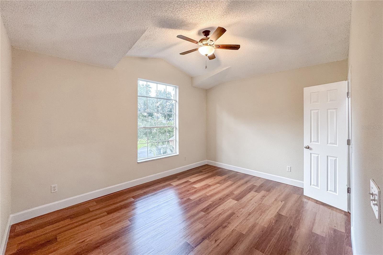 Image 42 of 76 For 515 Bentley Street