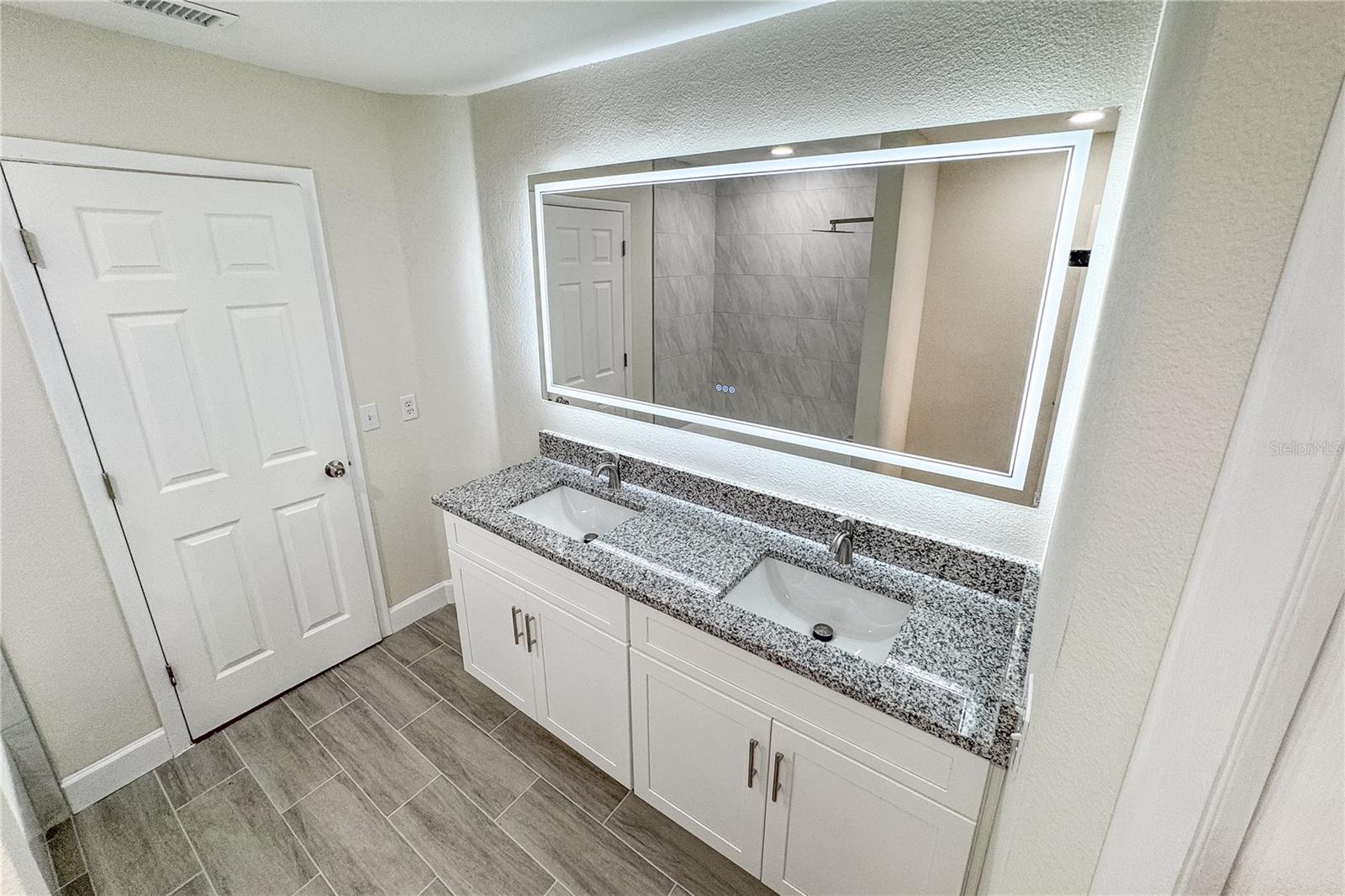 Image 51 of 76 For 515 Bentley Street