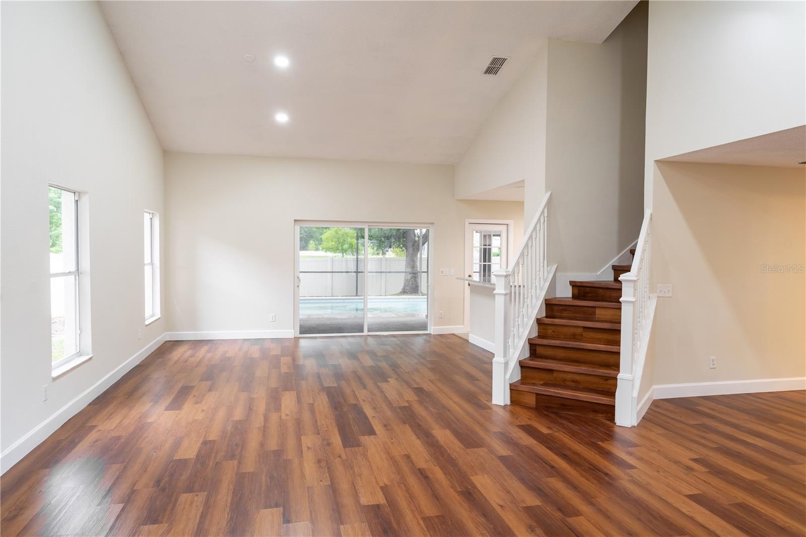 Image 7 of 76 For 515 Bentley Street