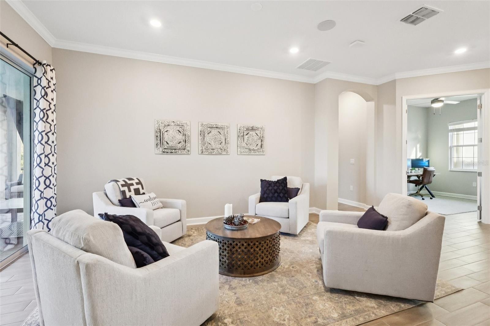 Image 11 of 91 For 8847 Fallen Oak Drive