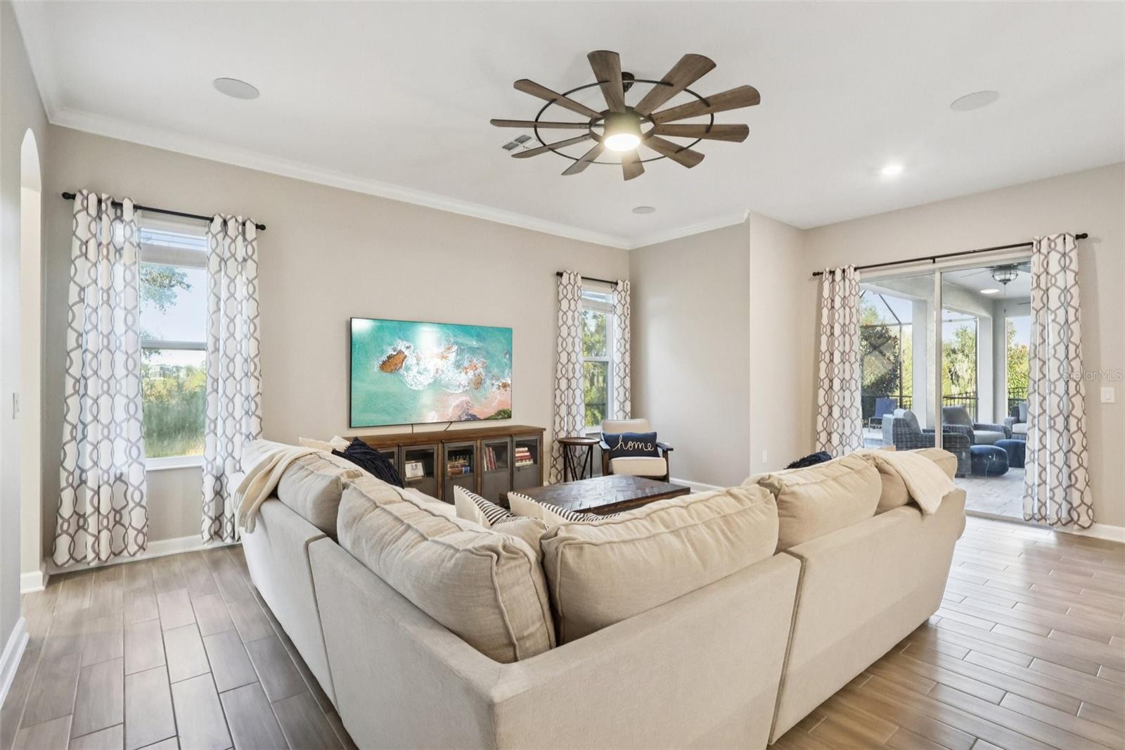 Image 13 of 91 For 8847 Fallen Oak Drive