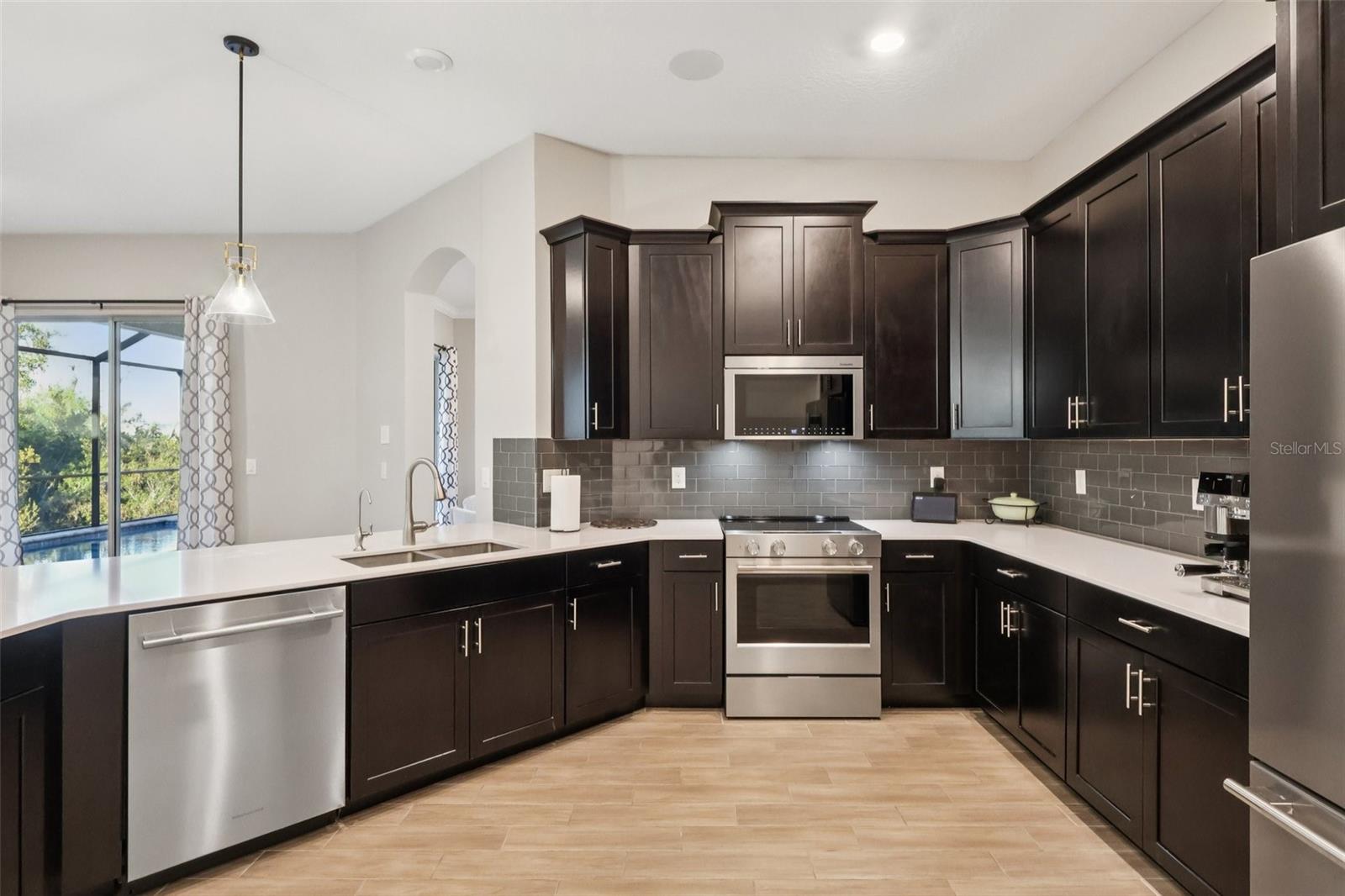 Image 18 of 91 For 8847 Fallen Oak Drive