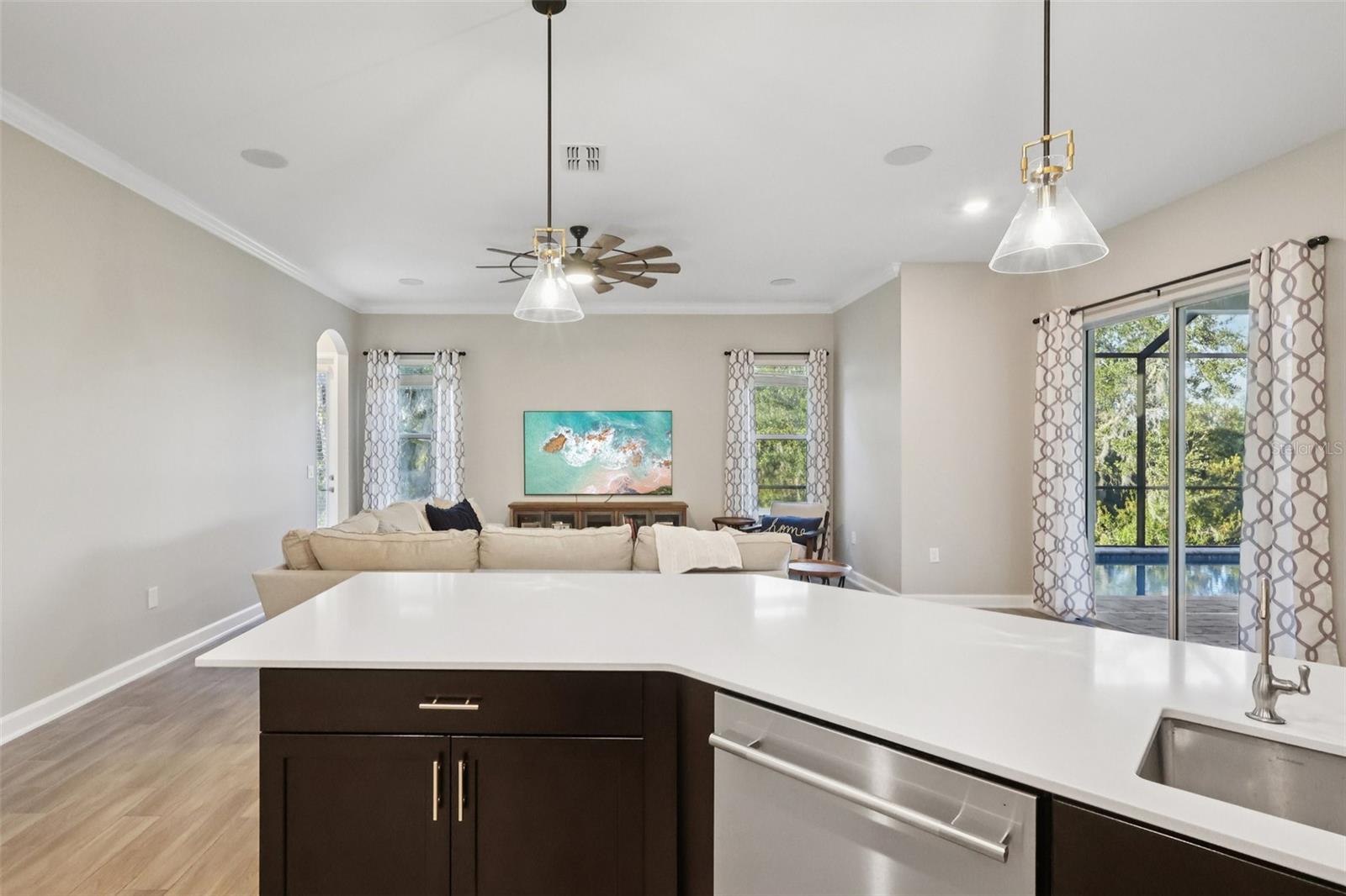 Image 20 of 91 For 8847 Fallen Oak Drive