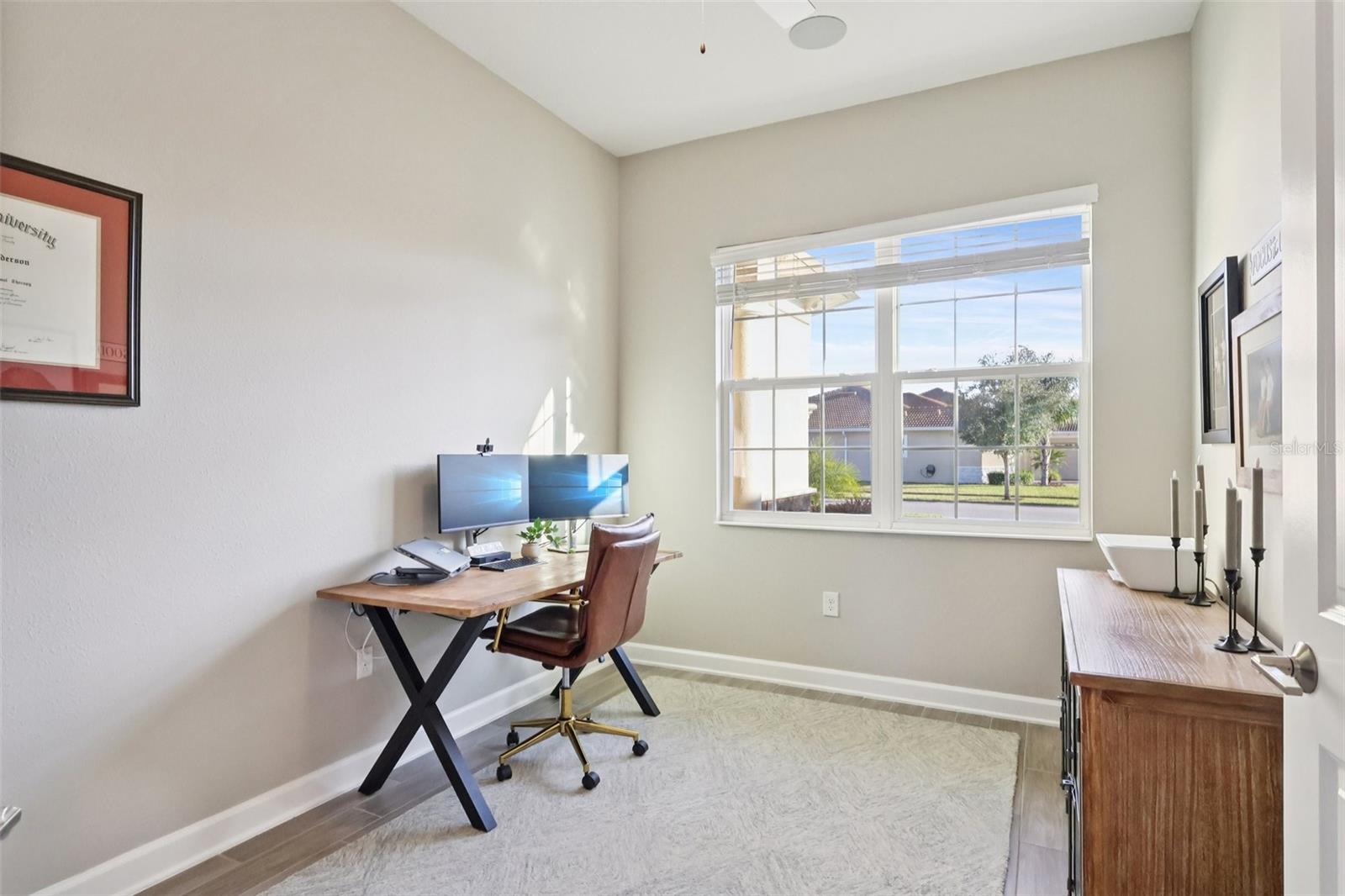 Image 22 of 91 For 8847 Fallen Oak Drive