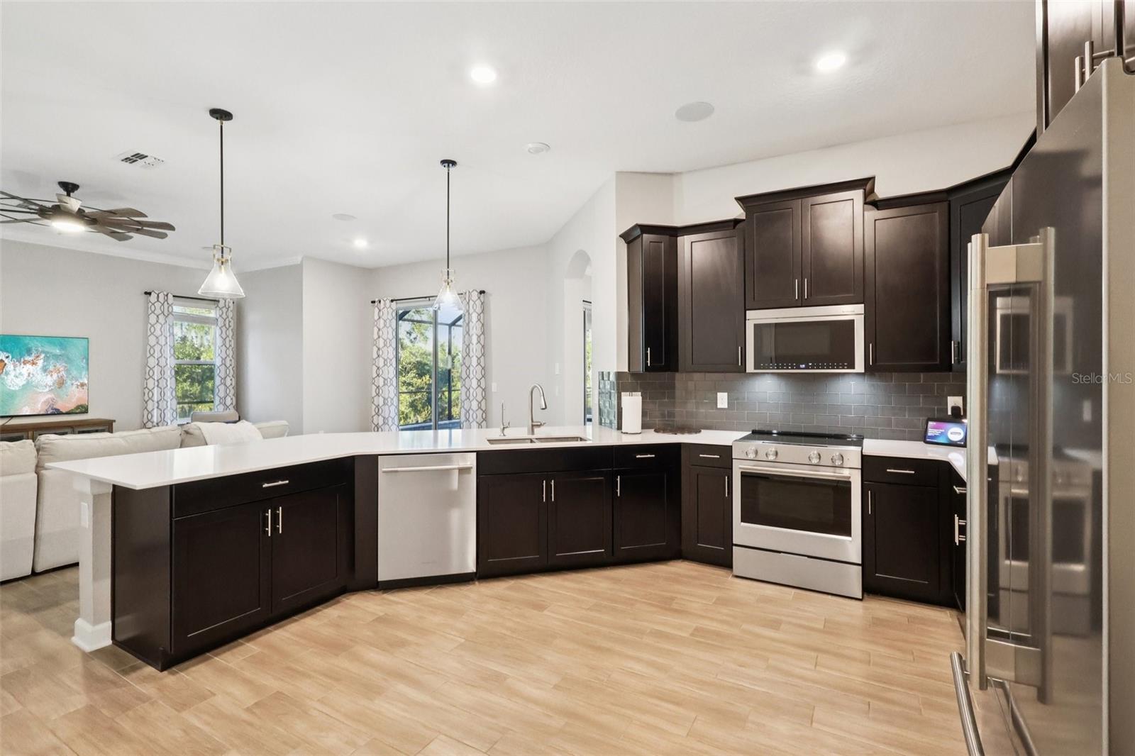 Image 3 of 91 For 8847 Fallen Oak Drive