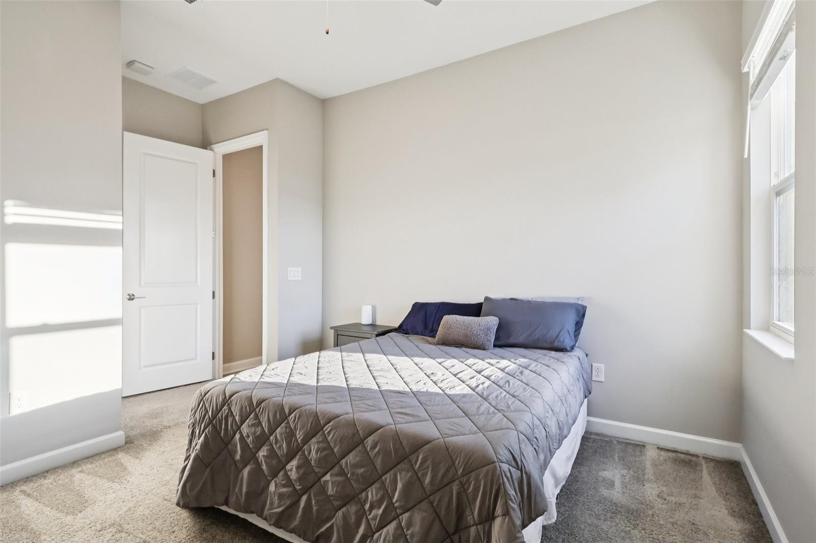 Image 34 of 91 For 8847 Fallen Oak Drive