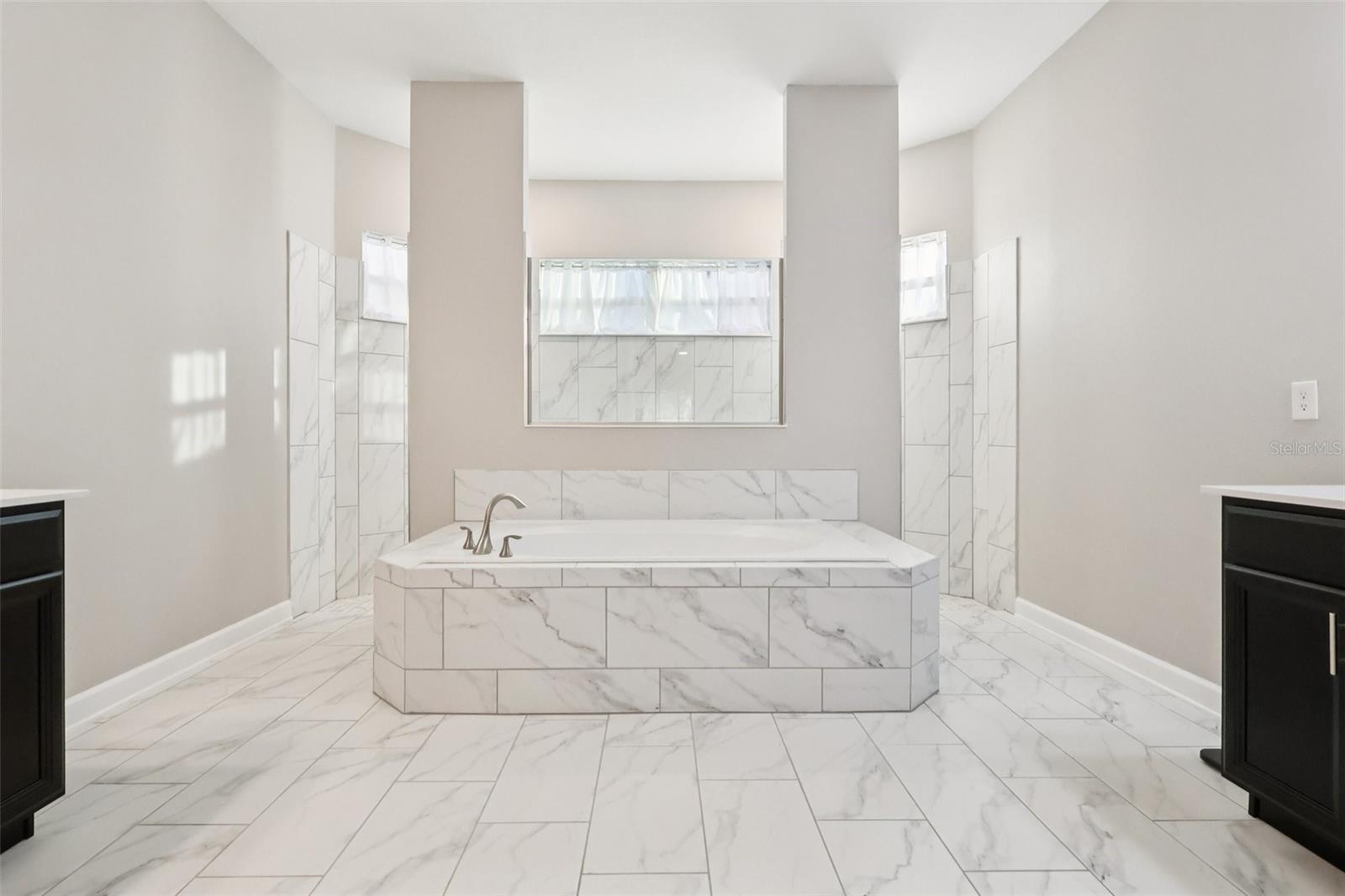 Image 4 of 91 For 8847 Fallen Oak Drive