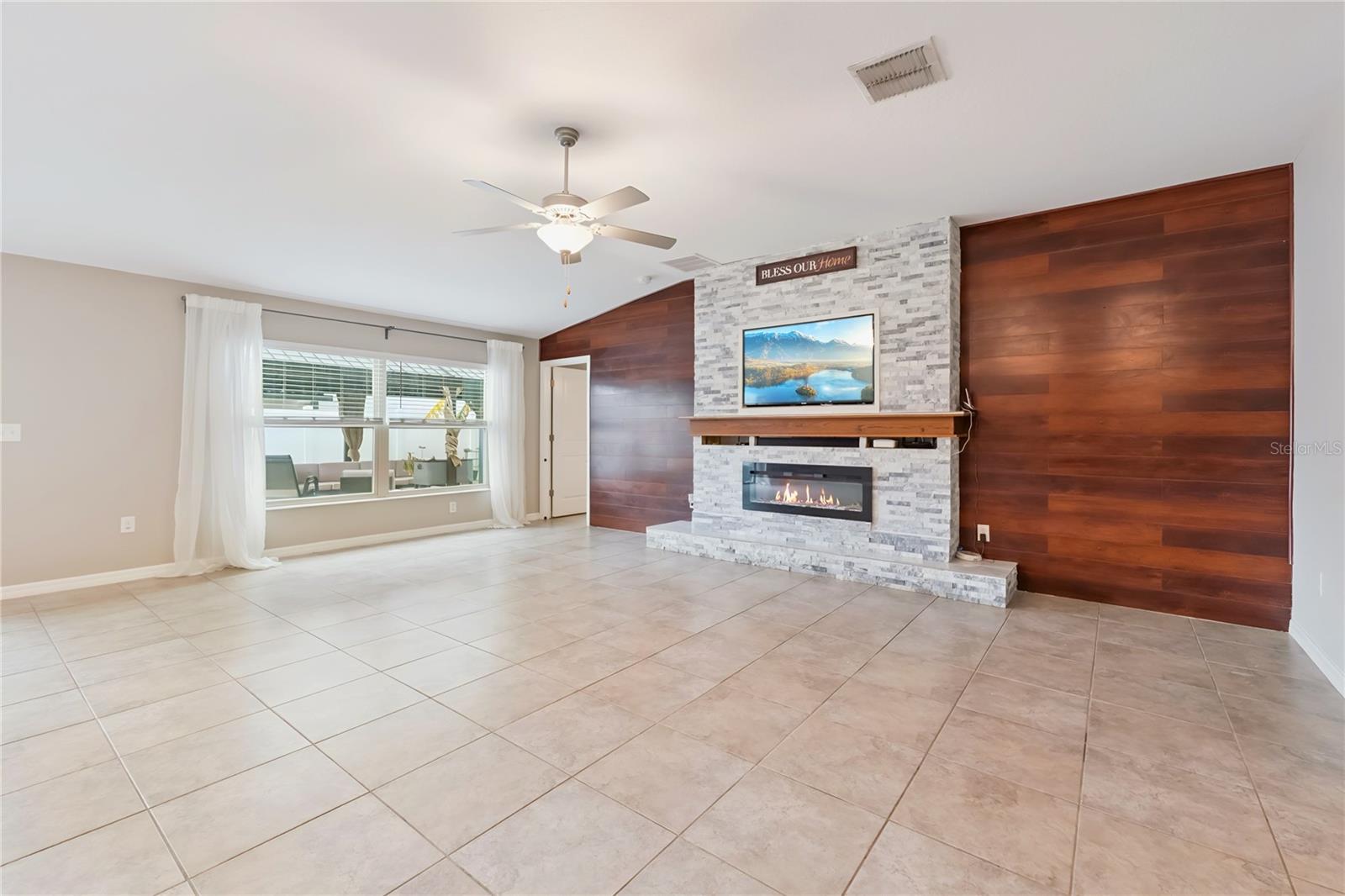 Image 2 of 22 For 7419 Pearly Everlasting Avenue