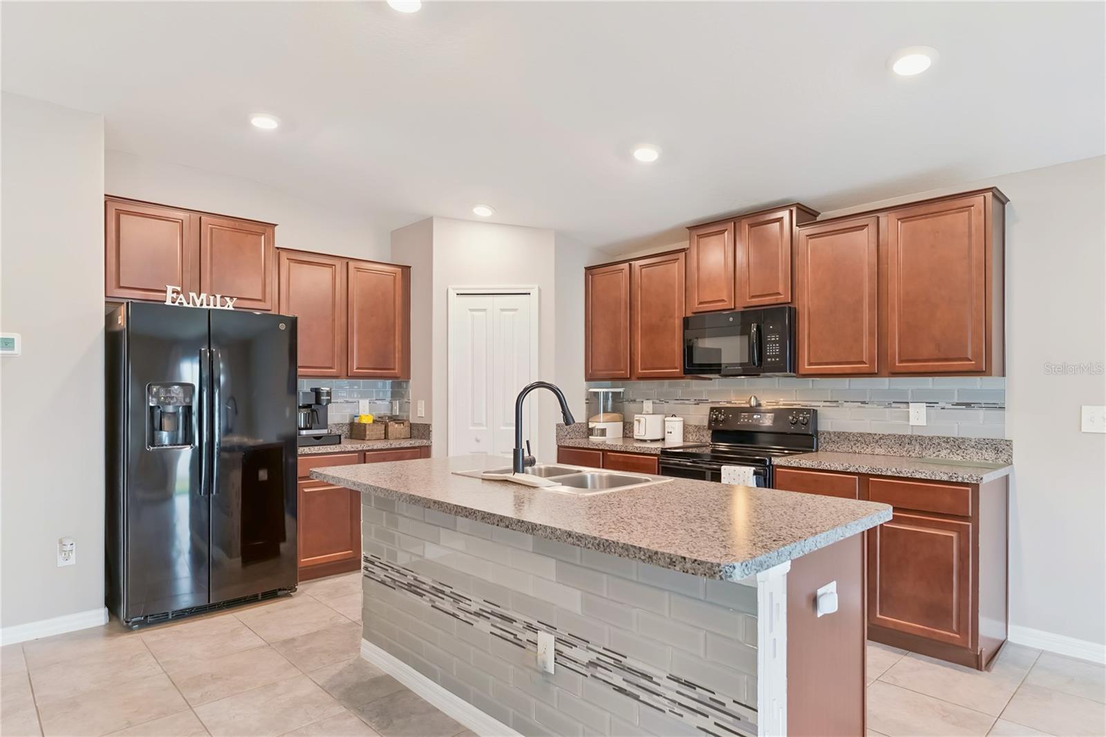 Image 3 of 22 For 7419 Pearly Everlasting Avenue