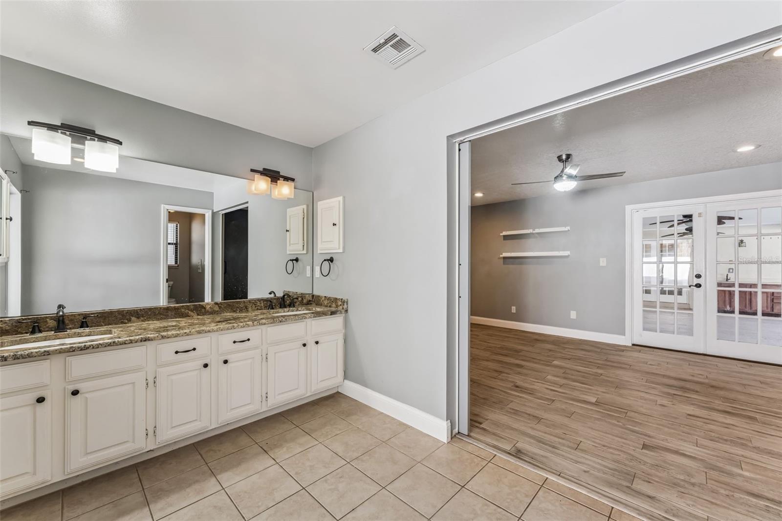 Image 11 of 33 For 650 Cayuga Drive