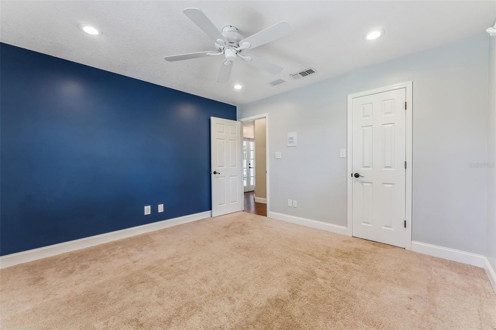 Image 14 of 33 For 650 Cayuga Drive