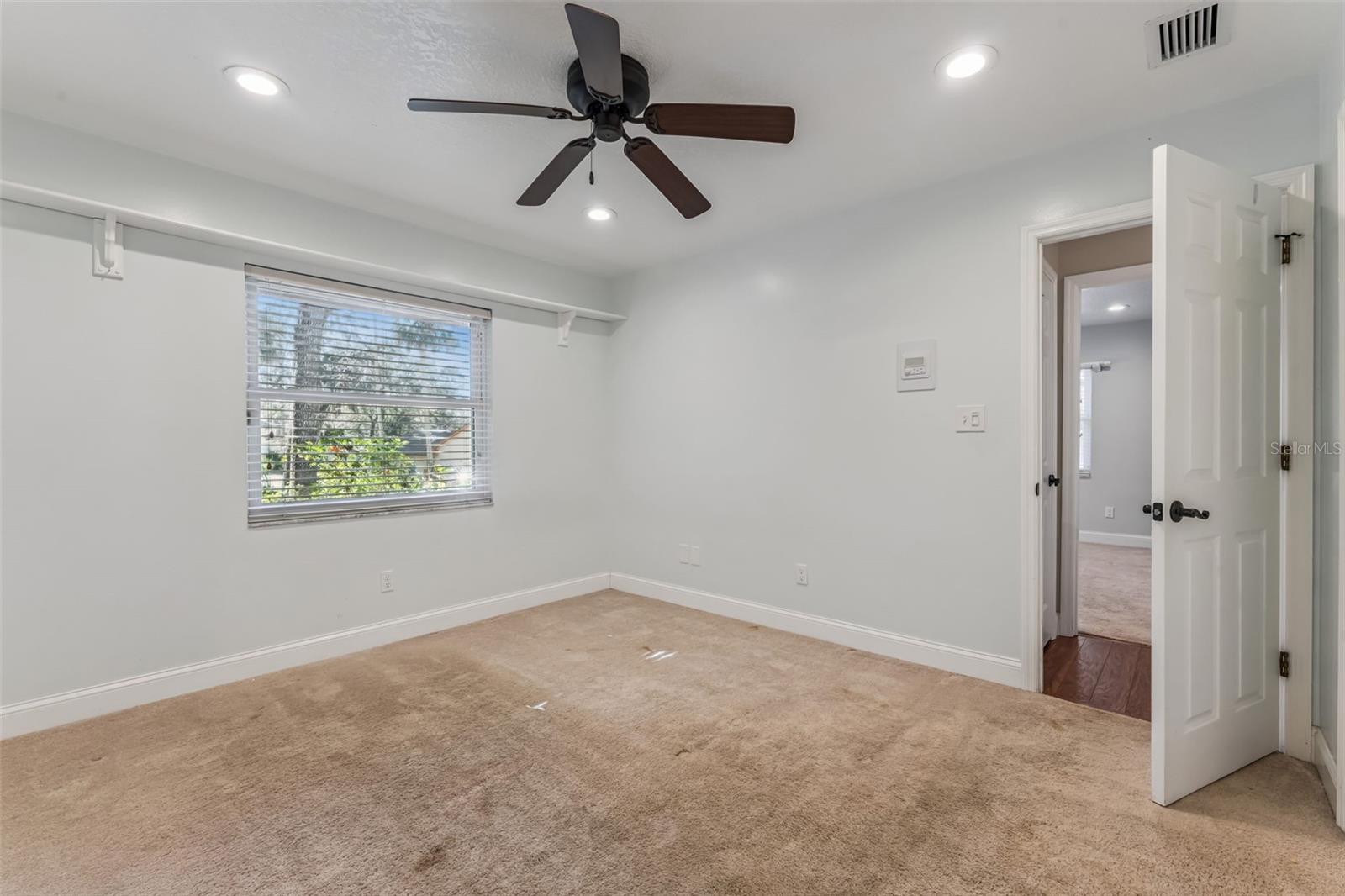 Image 17 of 33 For 650 Cayuga Drive