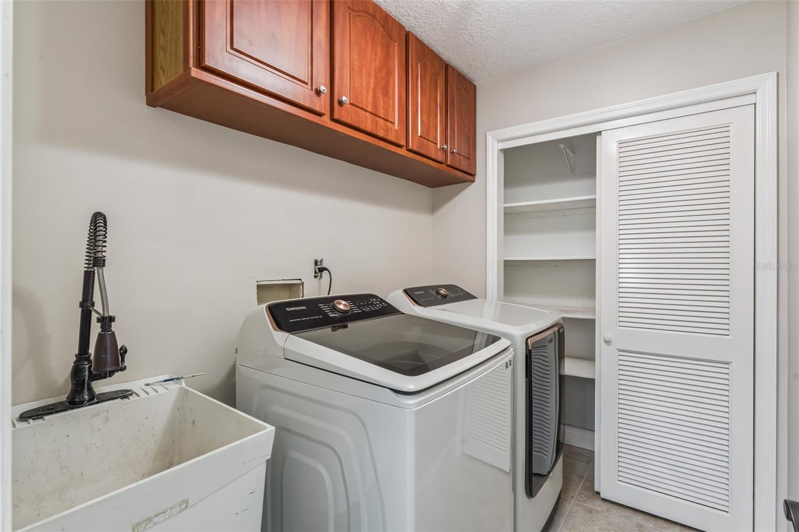 Image 22 of 33 For 650 Cayuga Drive