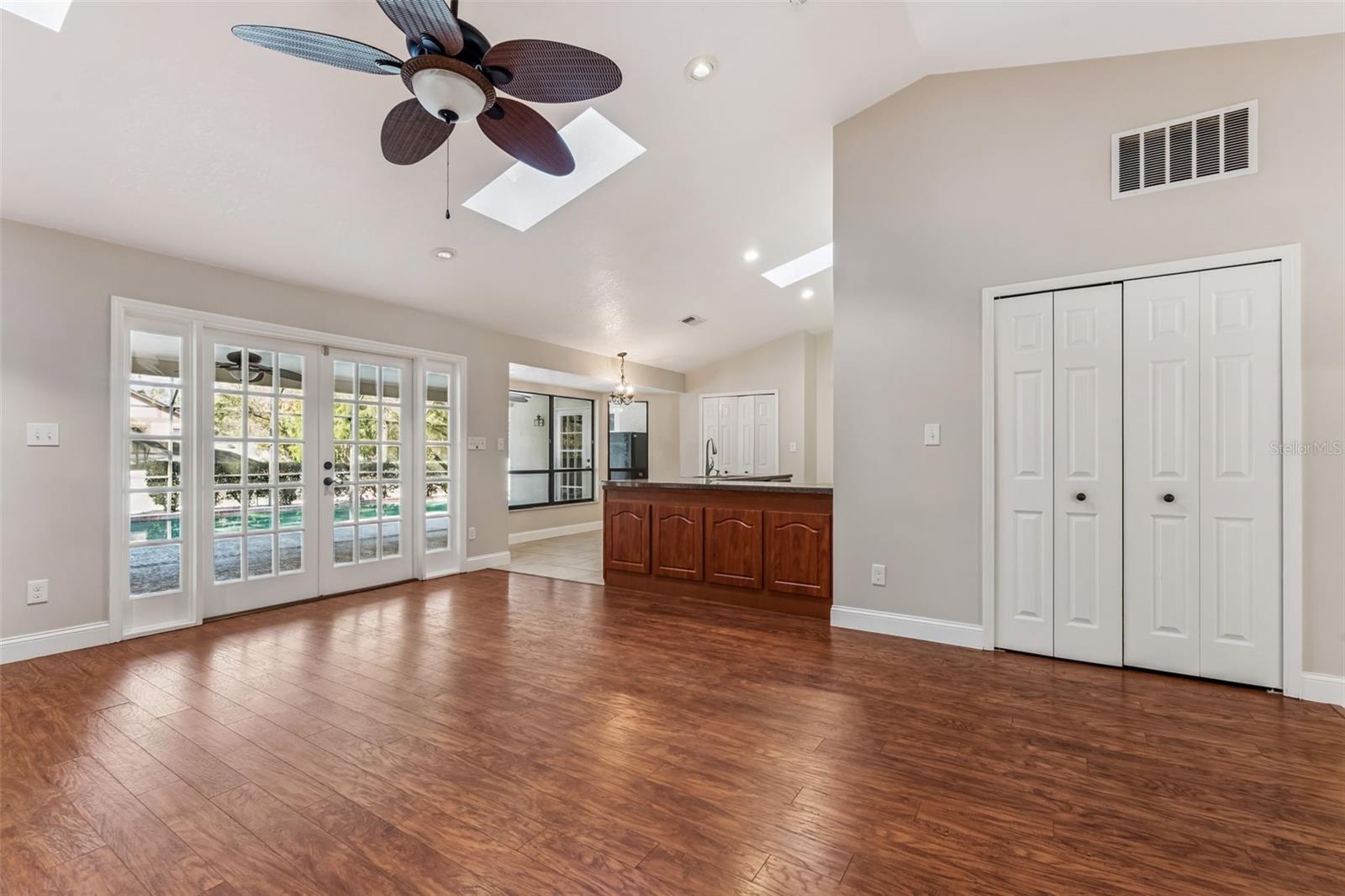 Image 5 of 33 For 650 Cayuga Drive