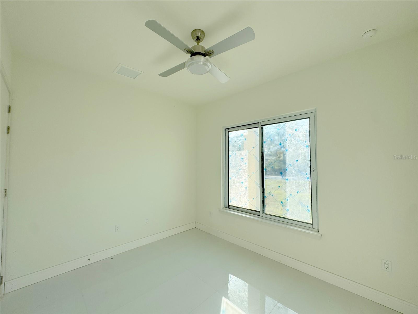 Image 10 of 13 For 23372 Rosewood Avenue