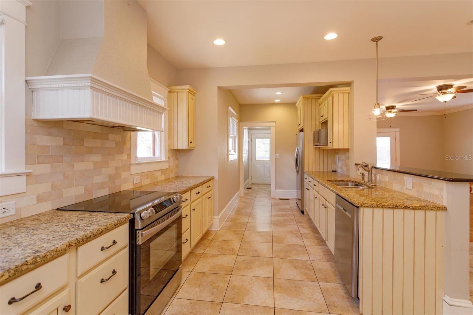 Image 14 of 47 For 817 Livingston Street