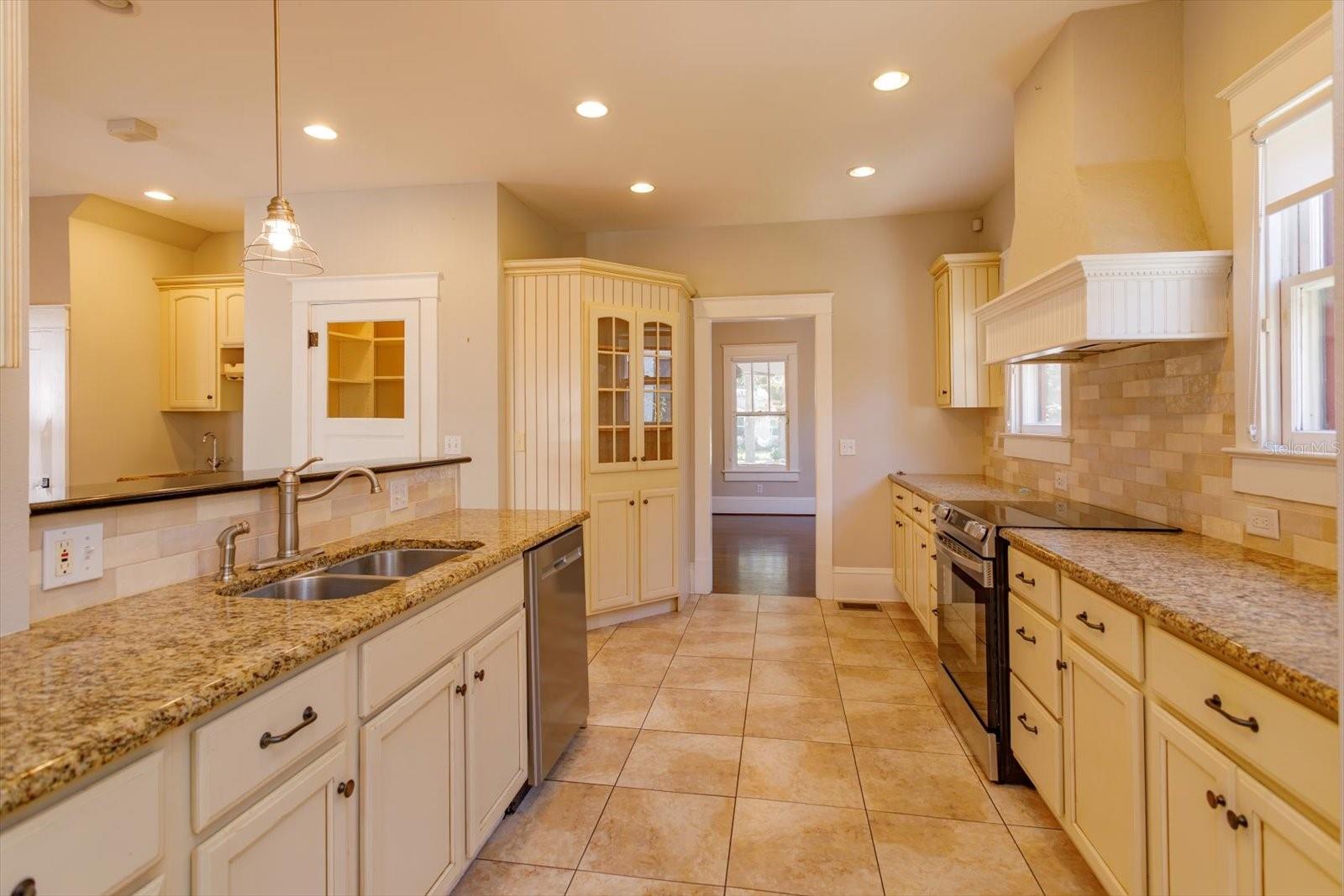 Image 15 of 47 For 817 Livingston Street