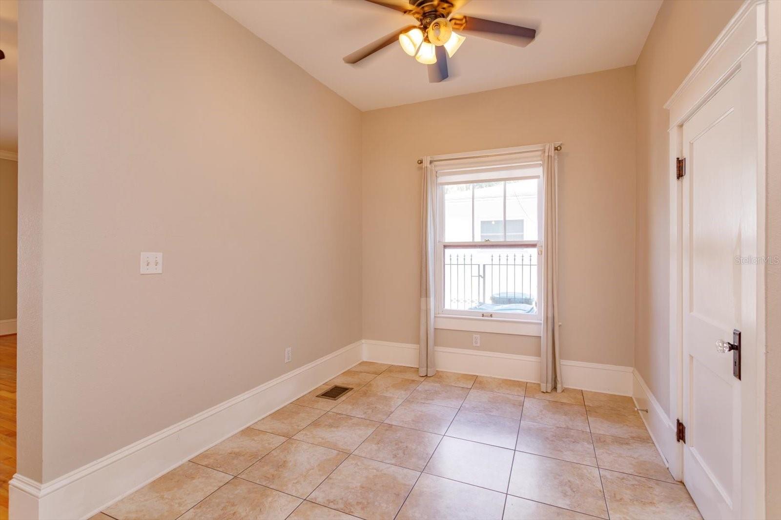 Image 20 of 47 For 817 Livingston Street