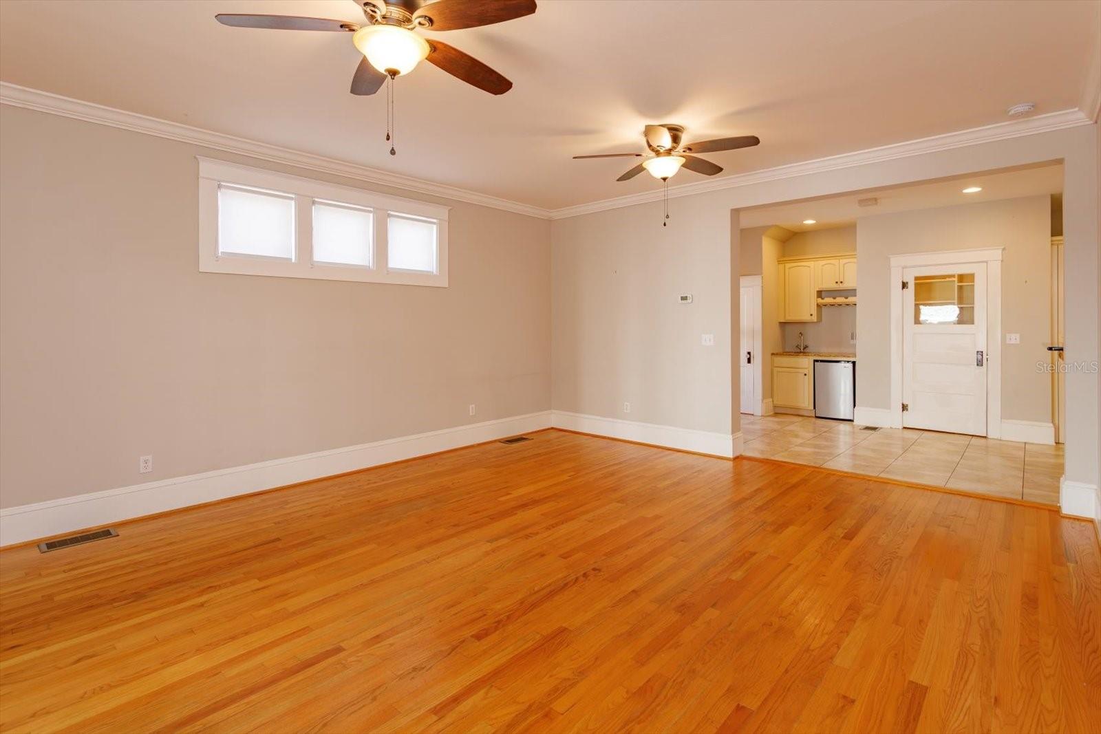 Image 23 of 47 For 817 Livingston Street