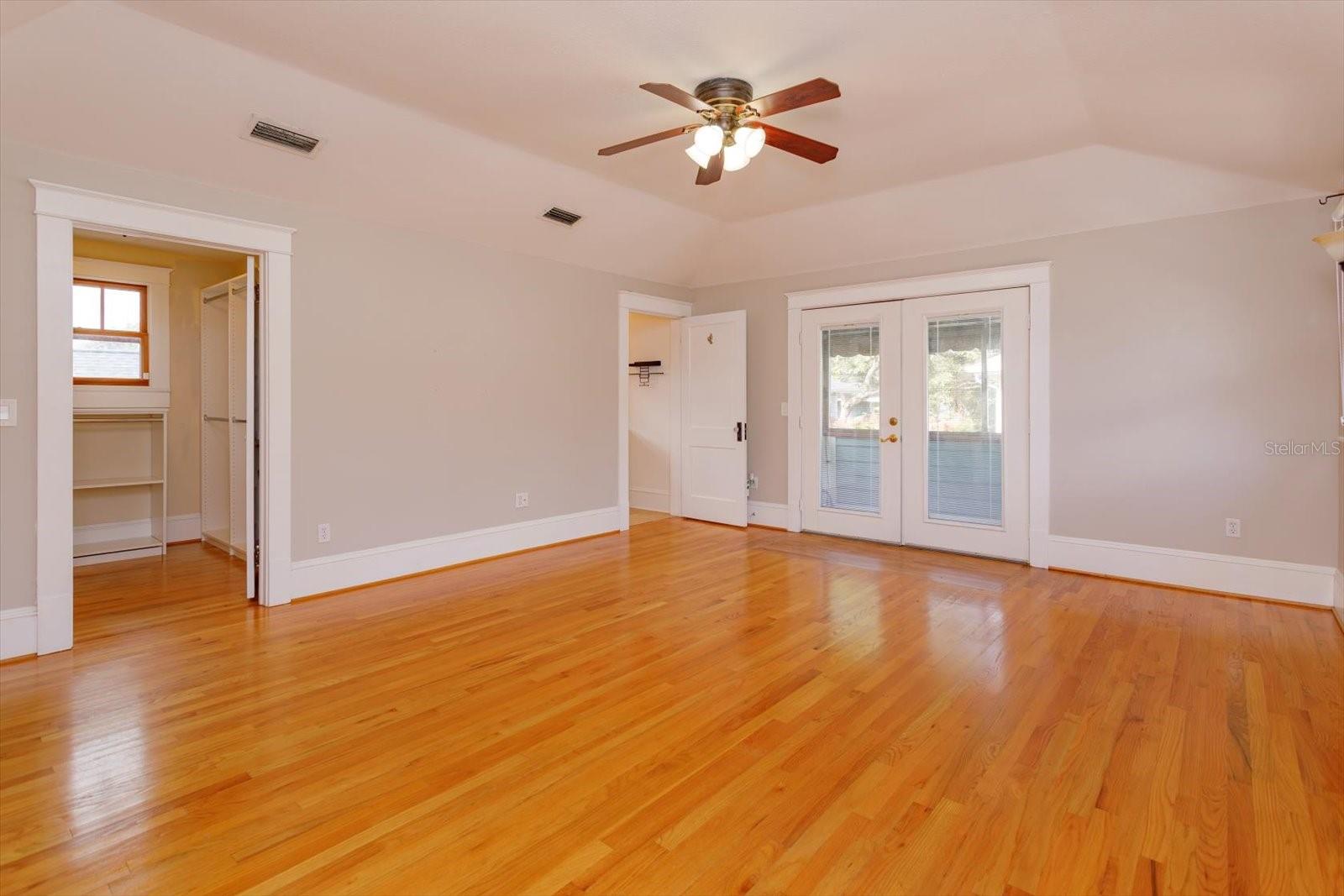 Image 26 of 47 For 817 Livingston Street