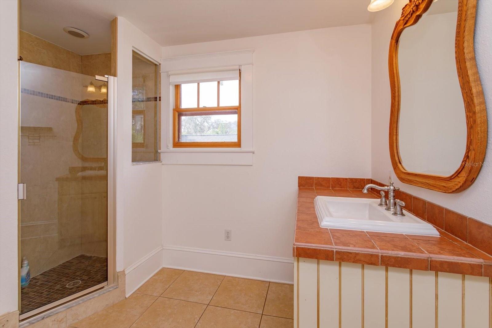 Image 28 of 47 For 817 Livingston Street