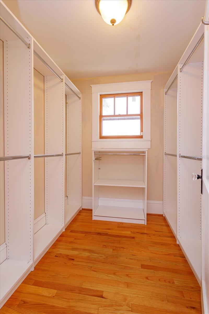 Image 29 of 47 For 817 Livingston Street