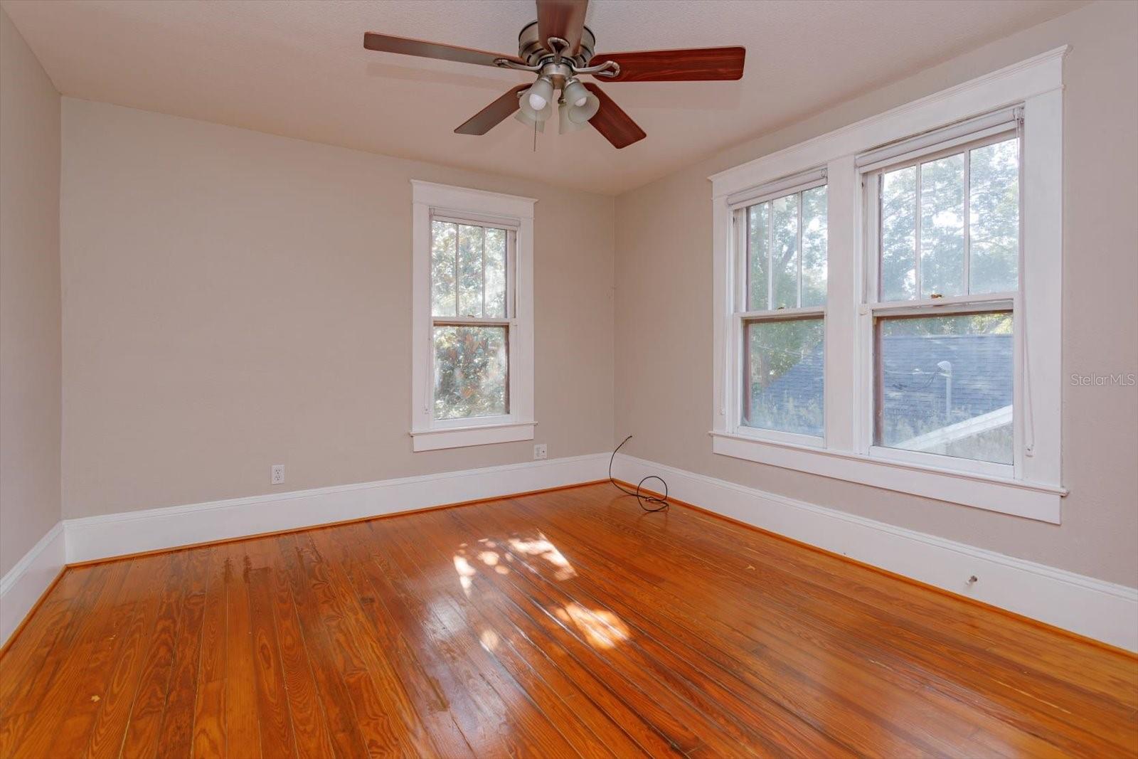 Image 33 of 47 For 817 Livingston Street