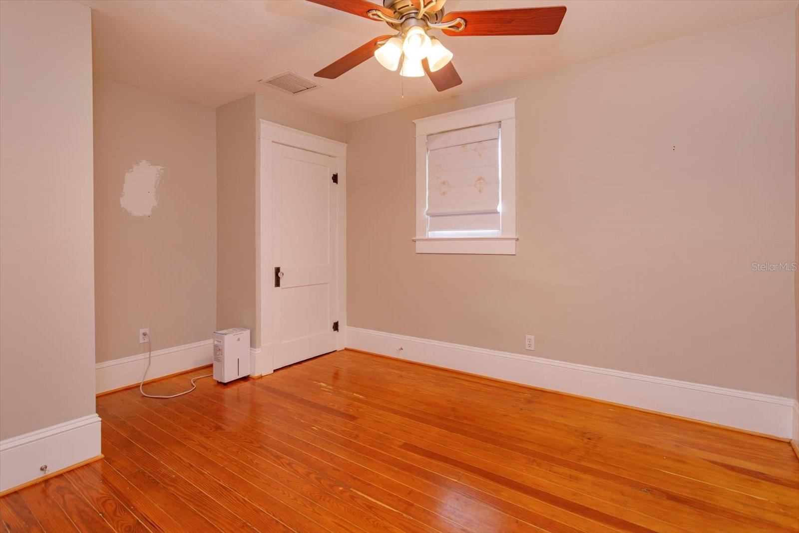 Image 34 of 47 For 817 Livingston Street