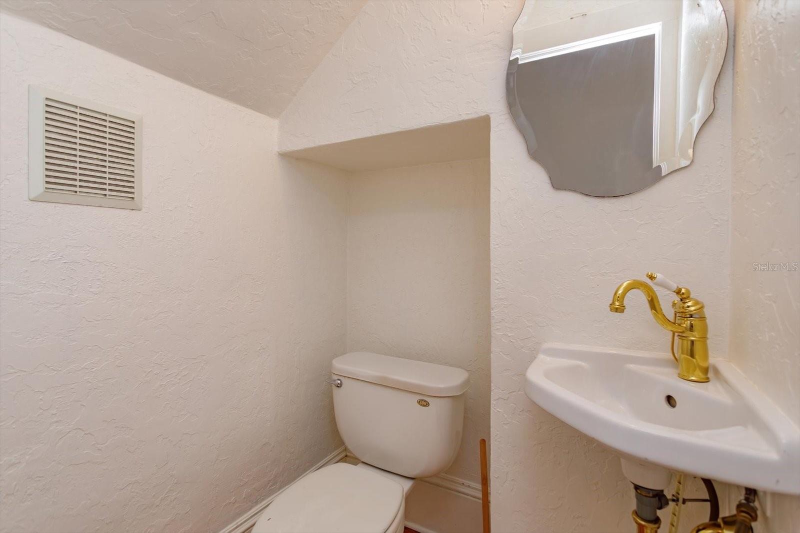 Image 35 of 47 For 817 Livingston Street