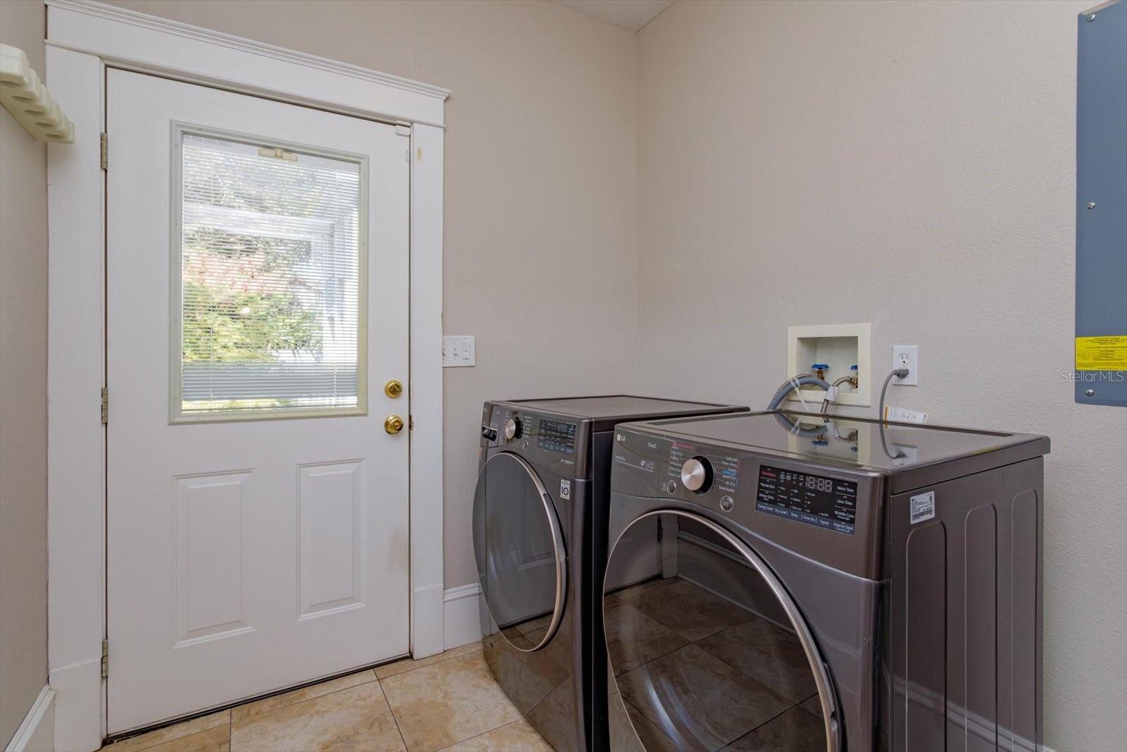 Image 36 of 47 For 817 Livingston Street