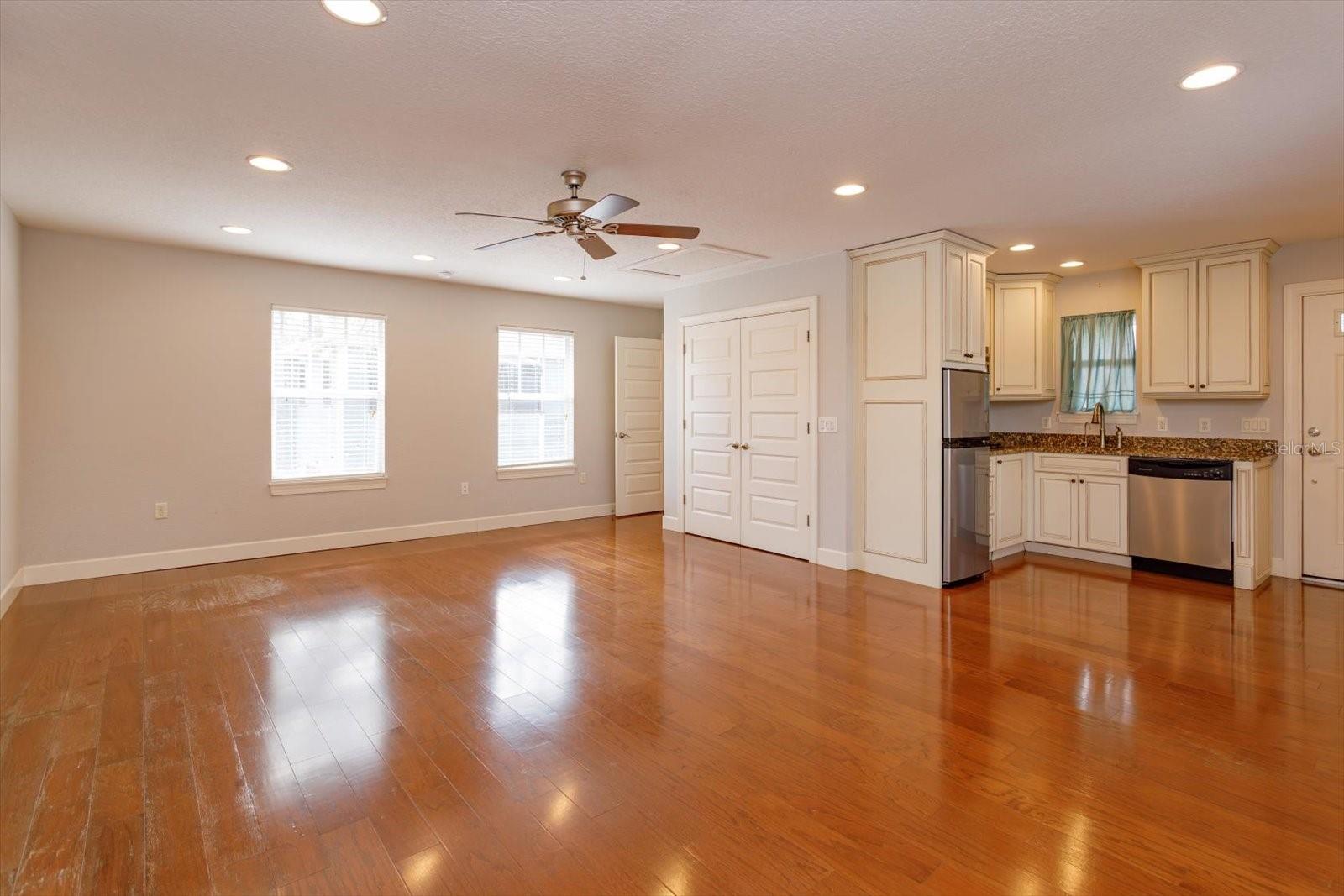 Image 38 of 47 For 817 Livingston Street