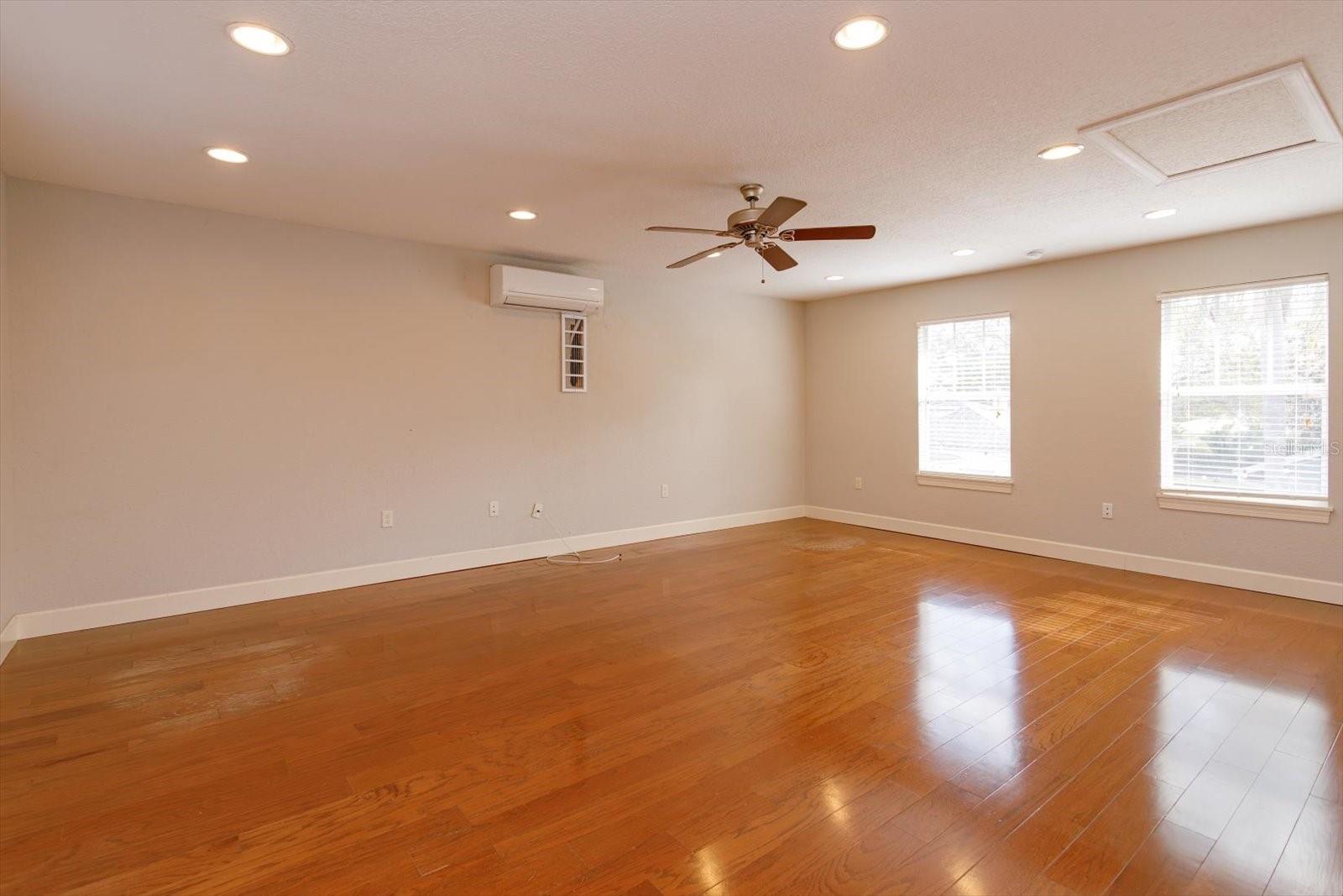 Image 39 of 47 For 817 Livingston Street