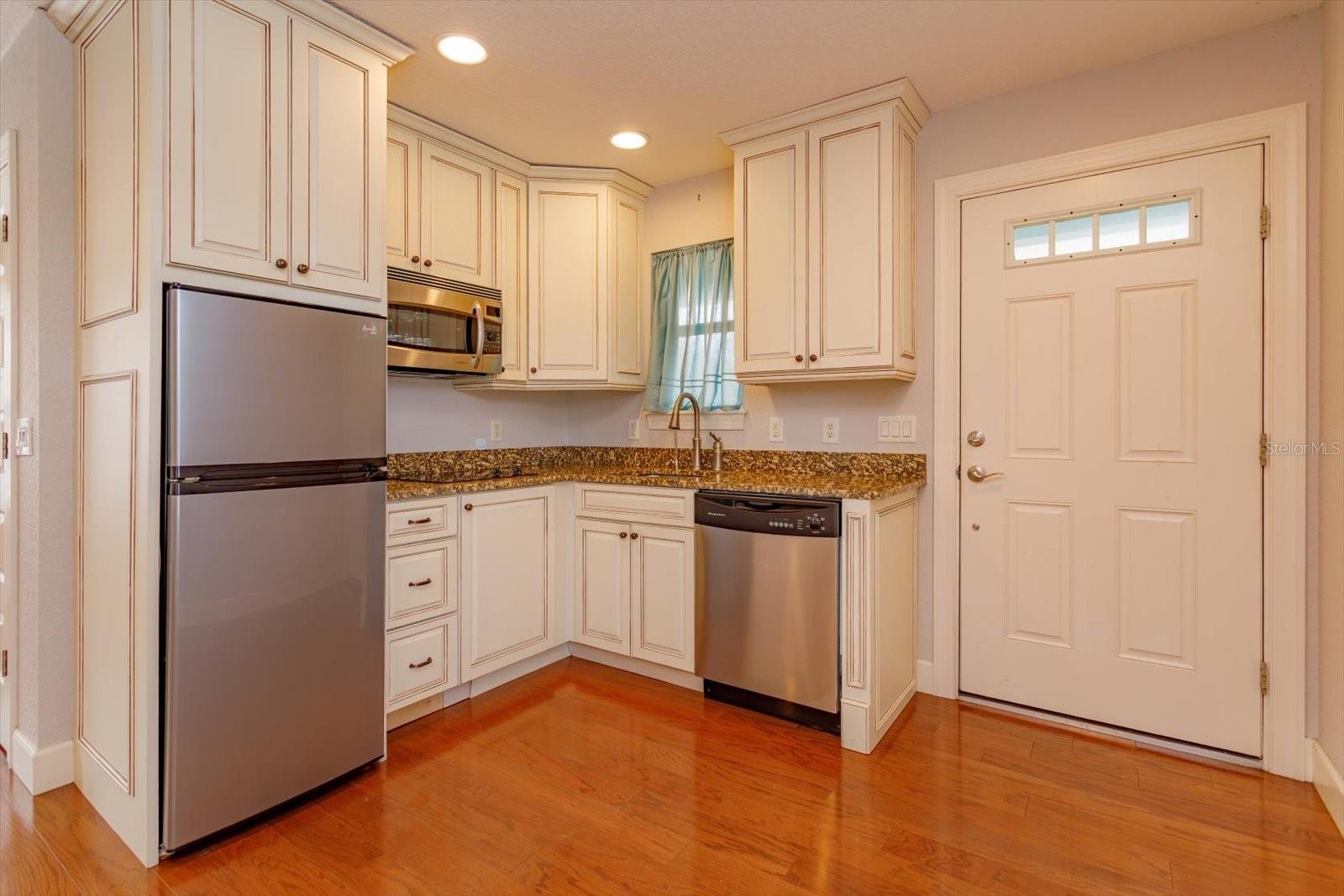 Image 41 of 47 For 817 Livingston Street