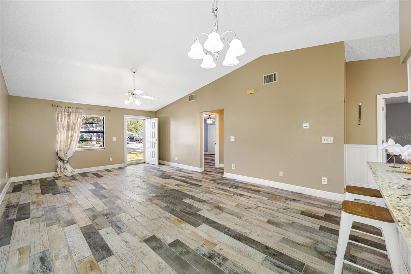 Image 14 of 41 For 1125 Somerset Circle S