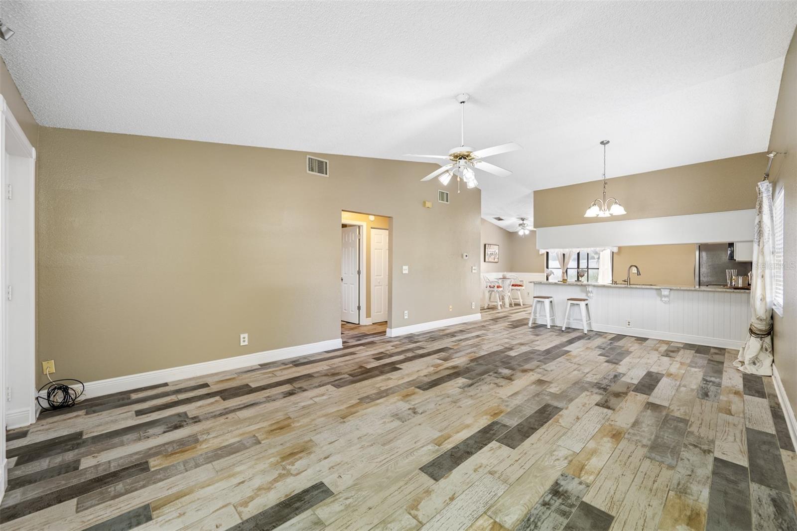 Image 15 of 41 For 1125 Somerset Circle S