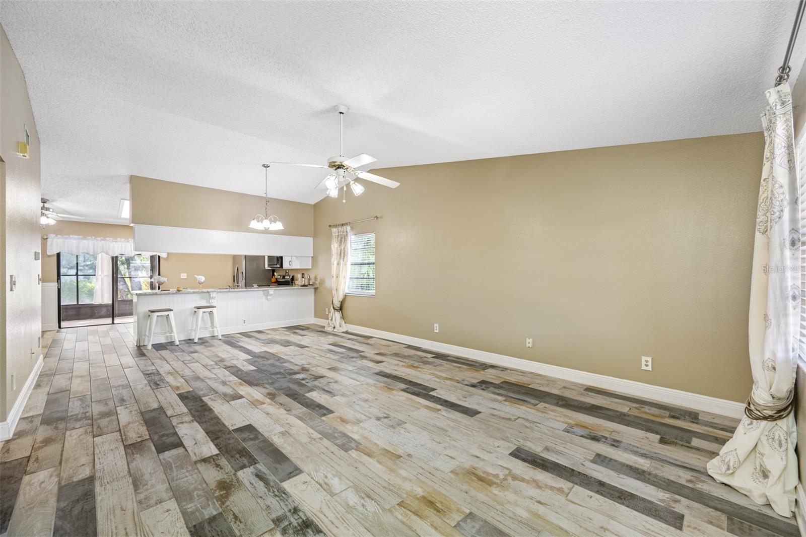 Image 16 of 41 For 1125 Somerset Circle S