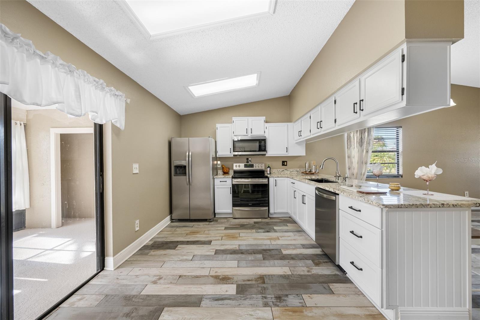 Image 23 of 41 For 1125 Somerset Circle S