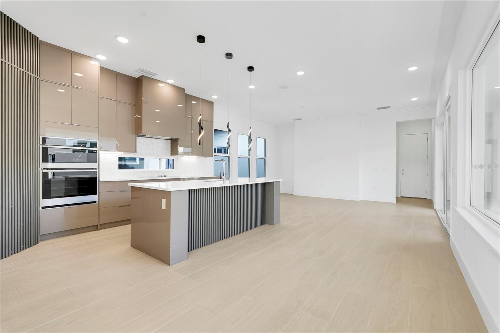 Image 17 of 47 For 3044 Kensington Avenue