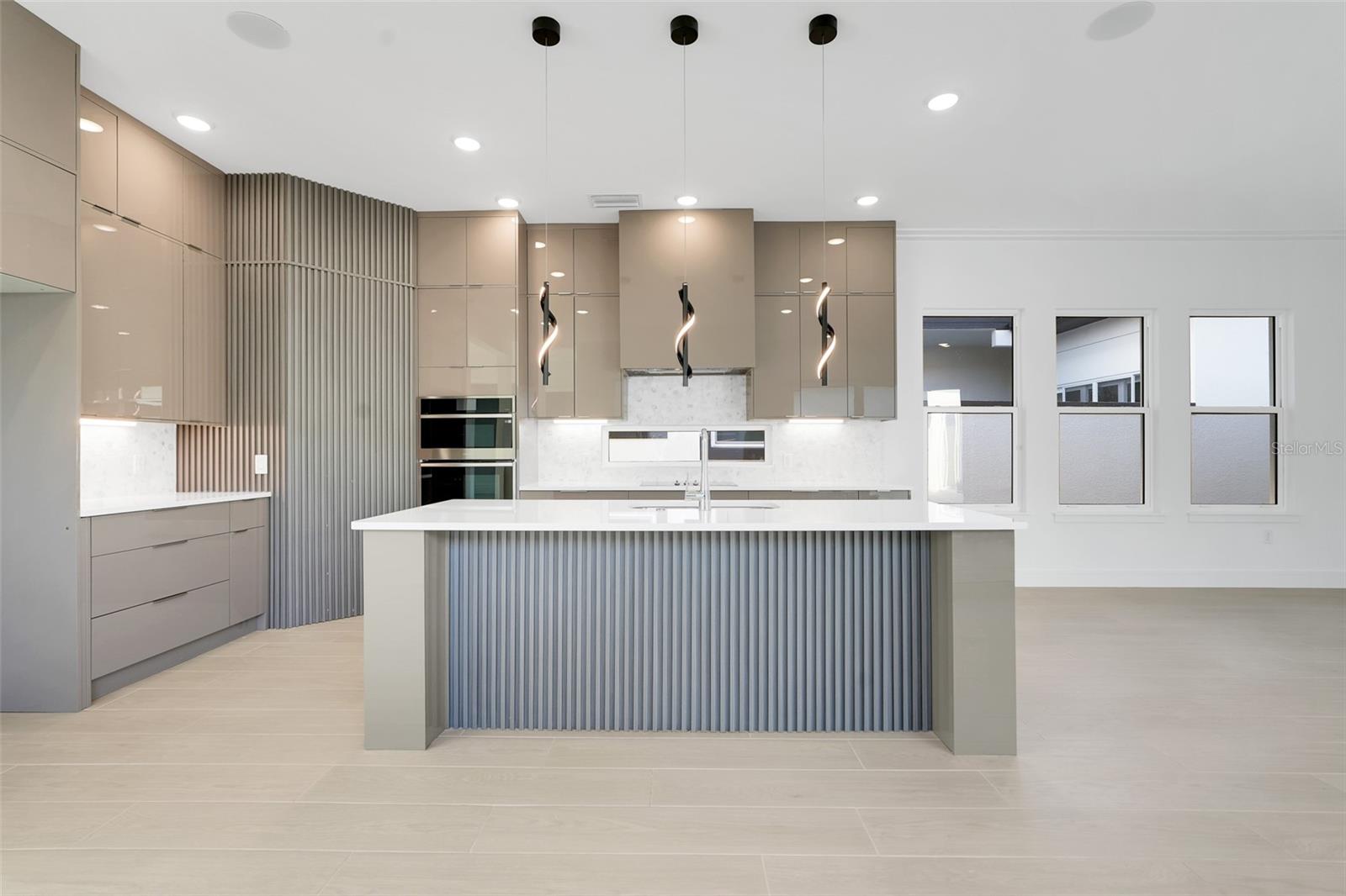 Image 19 of 47 For 3044 Kensington Avenue