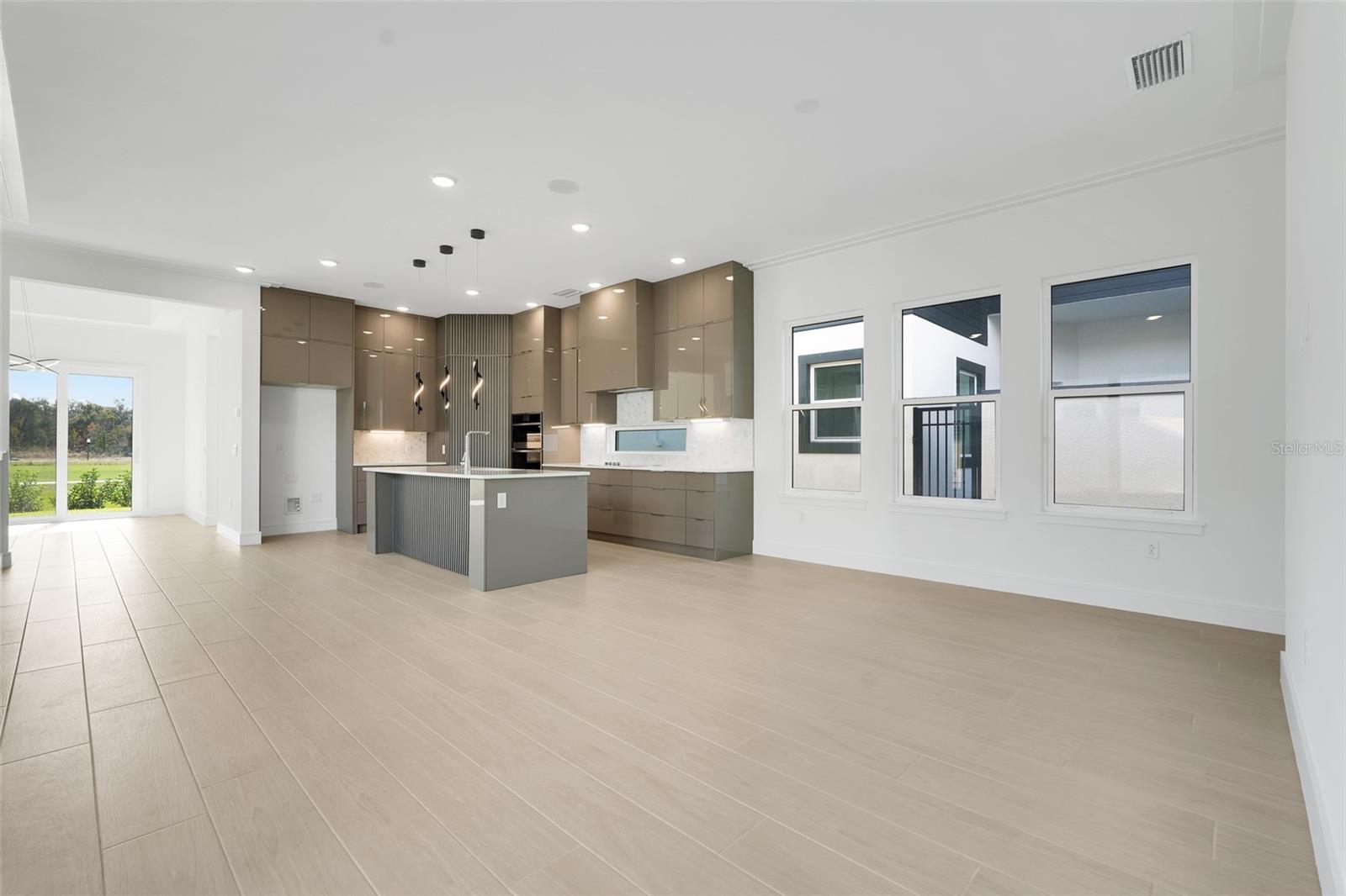 Image 24 of 47 For 3044 Kensington Avenue