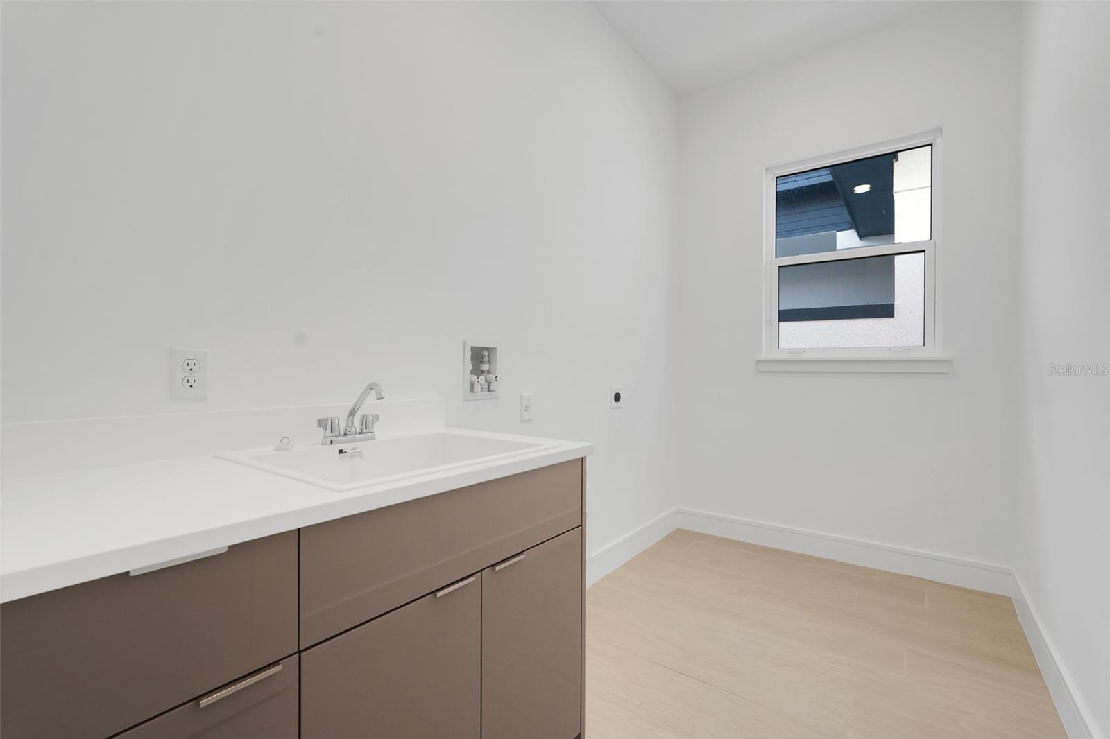 Image 25 of 47 For 3044 Kensington Avenue