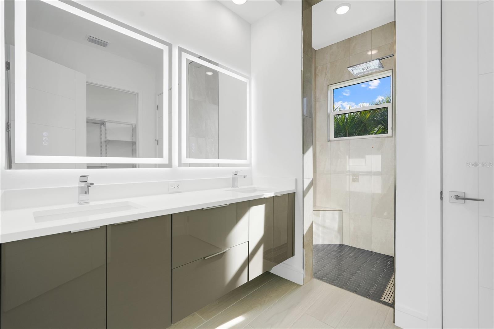 Image 29 of 47 For 3044 Kensington Avenue