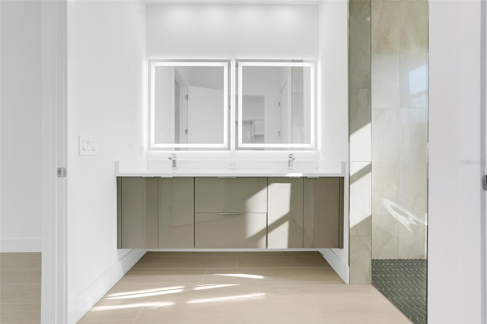 Image 30 of 47 For 3044 Kensington Avenue