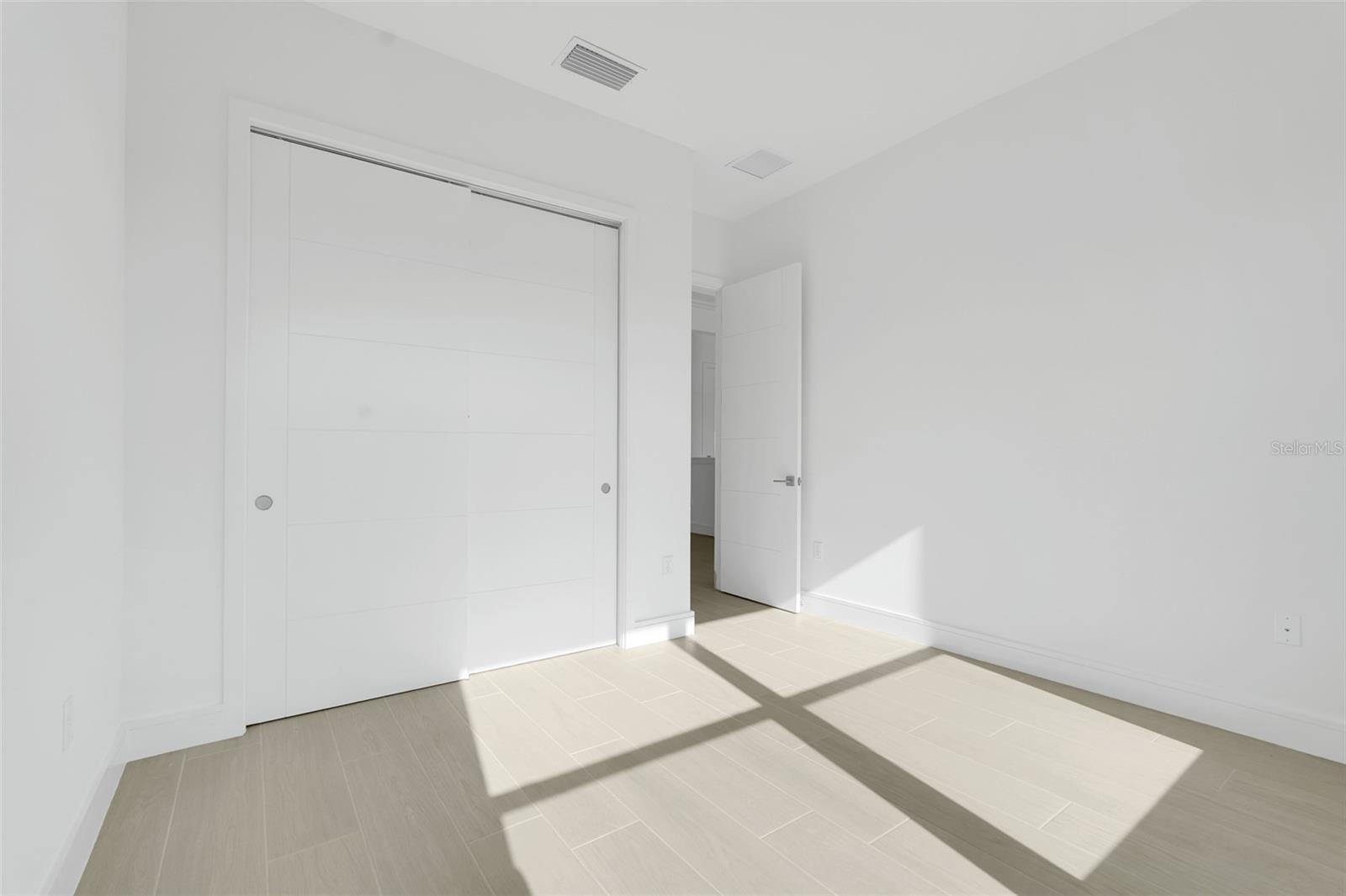 Image 34 of 47 For 3044 Kensington Avenue